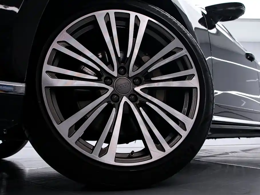 Audi A8 2021 — фото 17