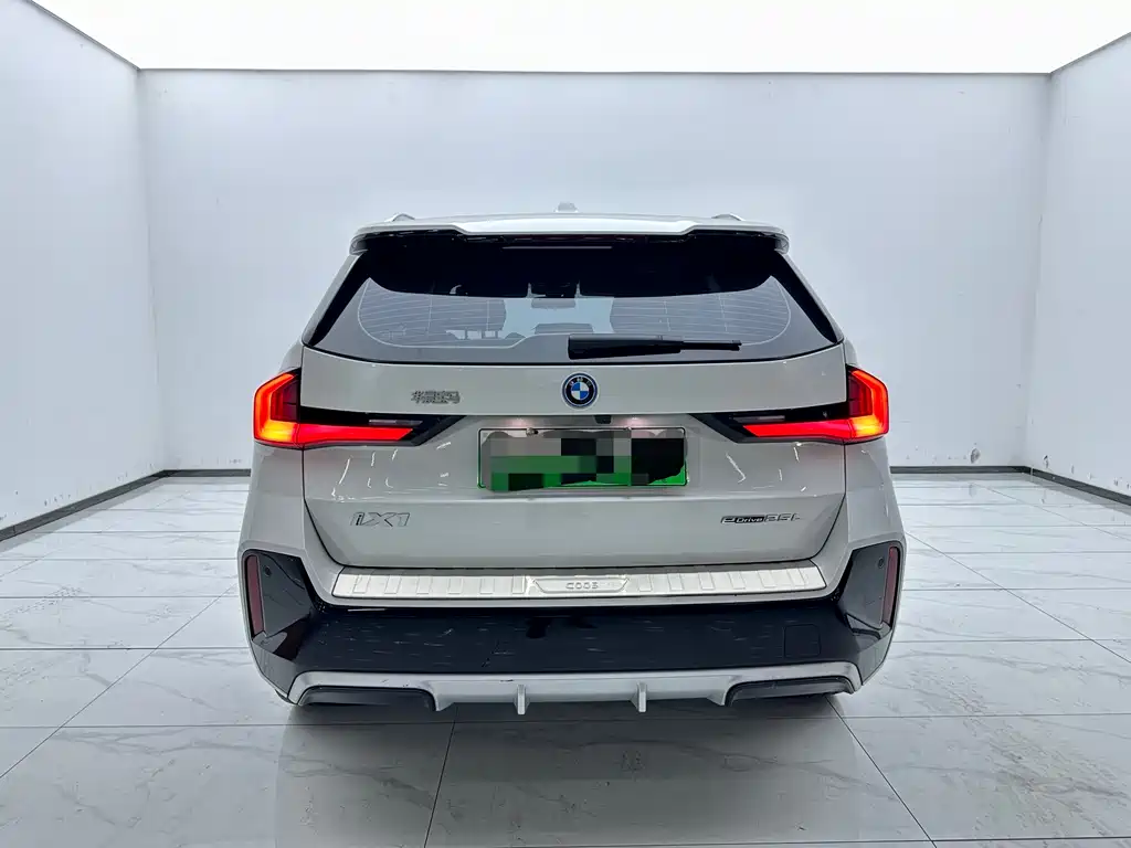 BMW iX1 2024