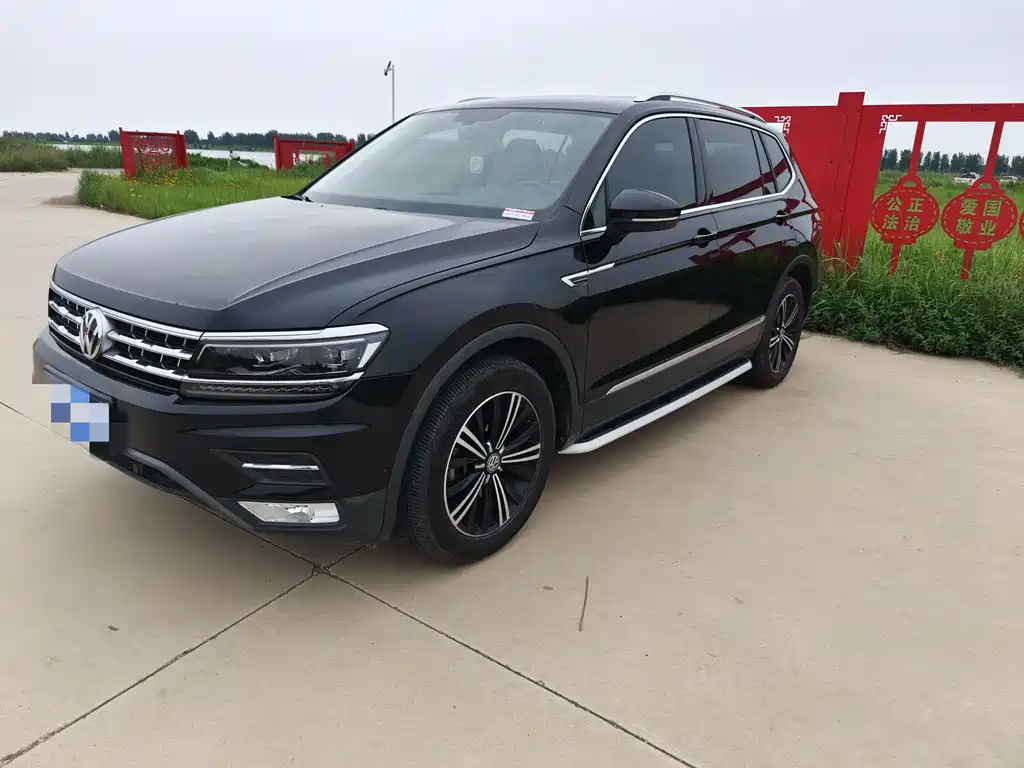 Volkswagen Tiguan L 2017 — фото 2