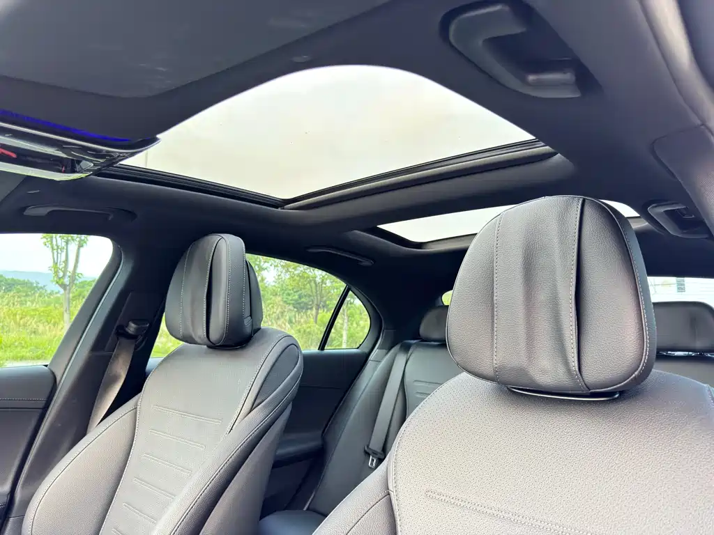 Mercedes-Benz C-Class 2025 — фото 14