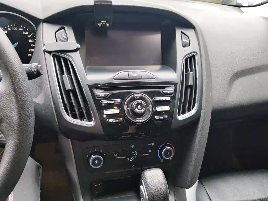 Ford Focus 2015 — фото 10