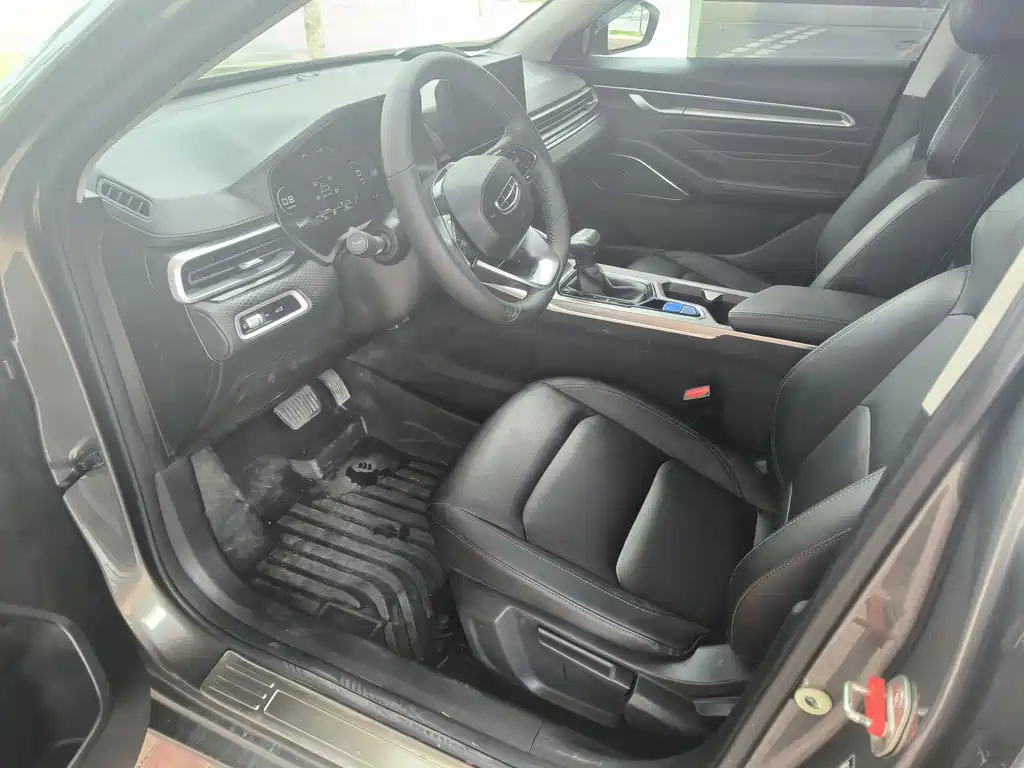 Geely Emgrand 2022