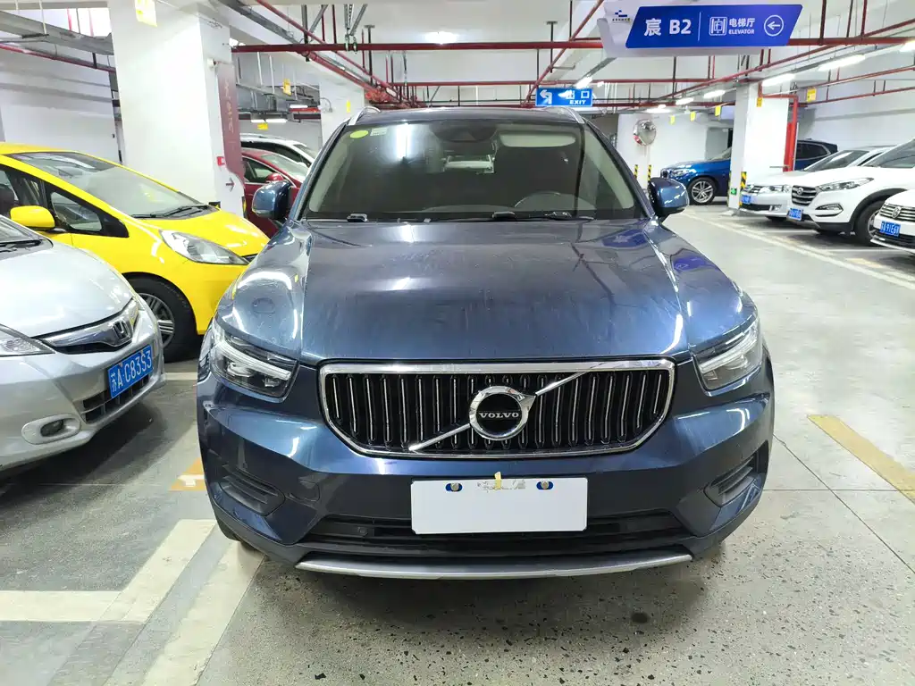 Volvo XC40 2021 — фото 2
