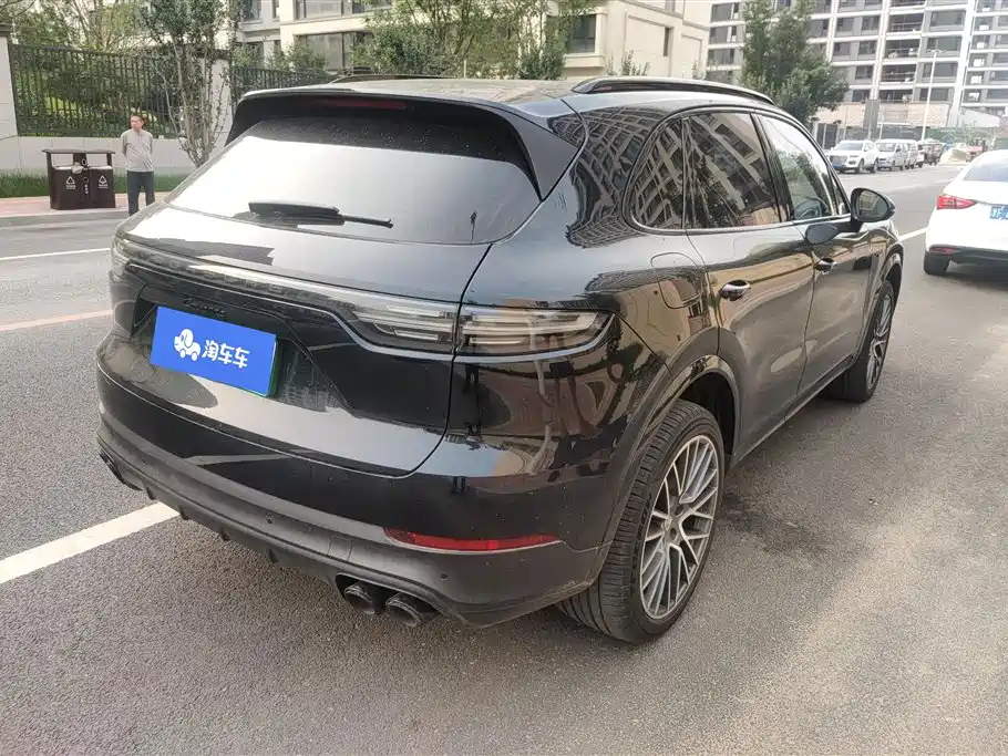 Porsche Cayenne Hybrid 2023