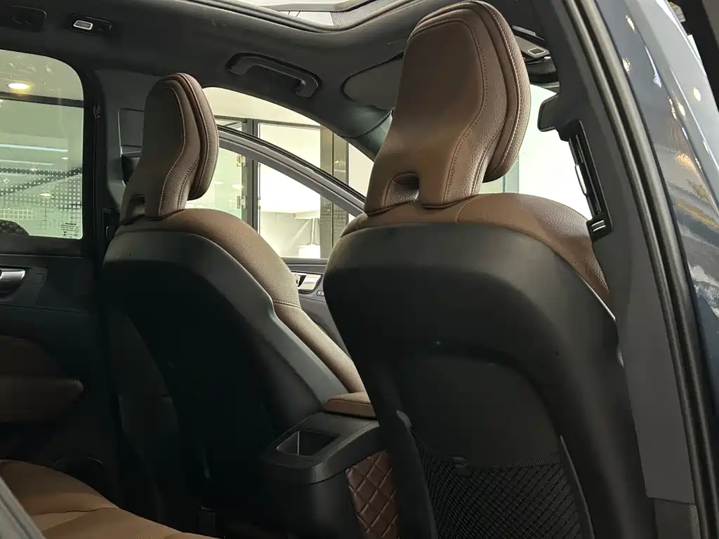 Volvo XC60 2024 — фото 15