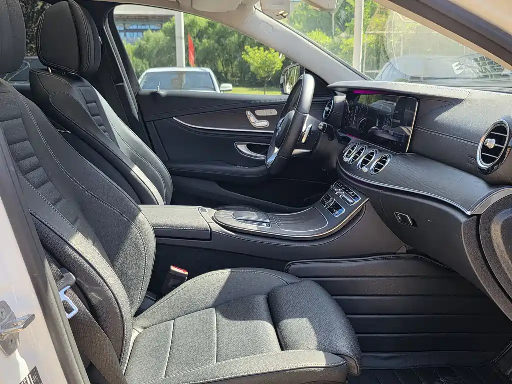 Mercedes-Benz E-Class 2020 — фото 18