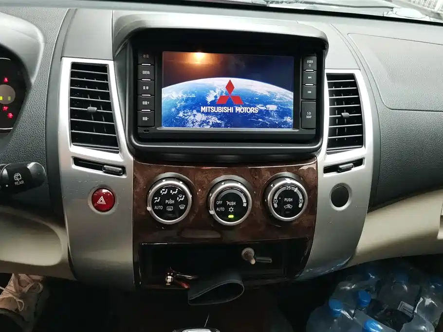 Mitsubishi Pajero Sport 2016 — фото 12