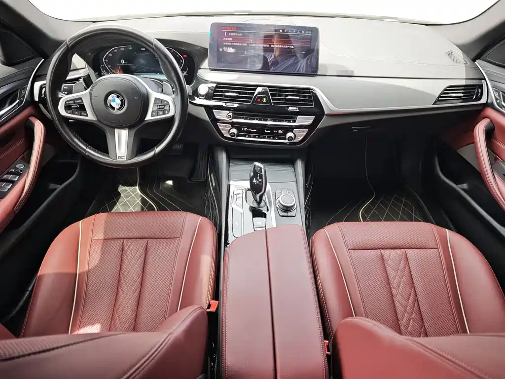 BMW 5 Series 2022 — фото 10