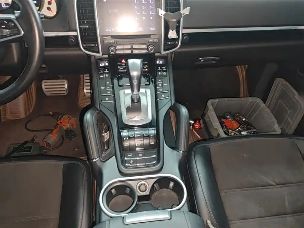 Porsche Cayenne 2017 — фото 14