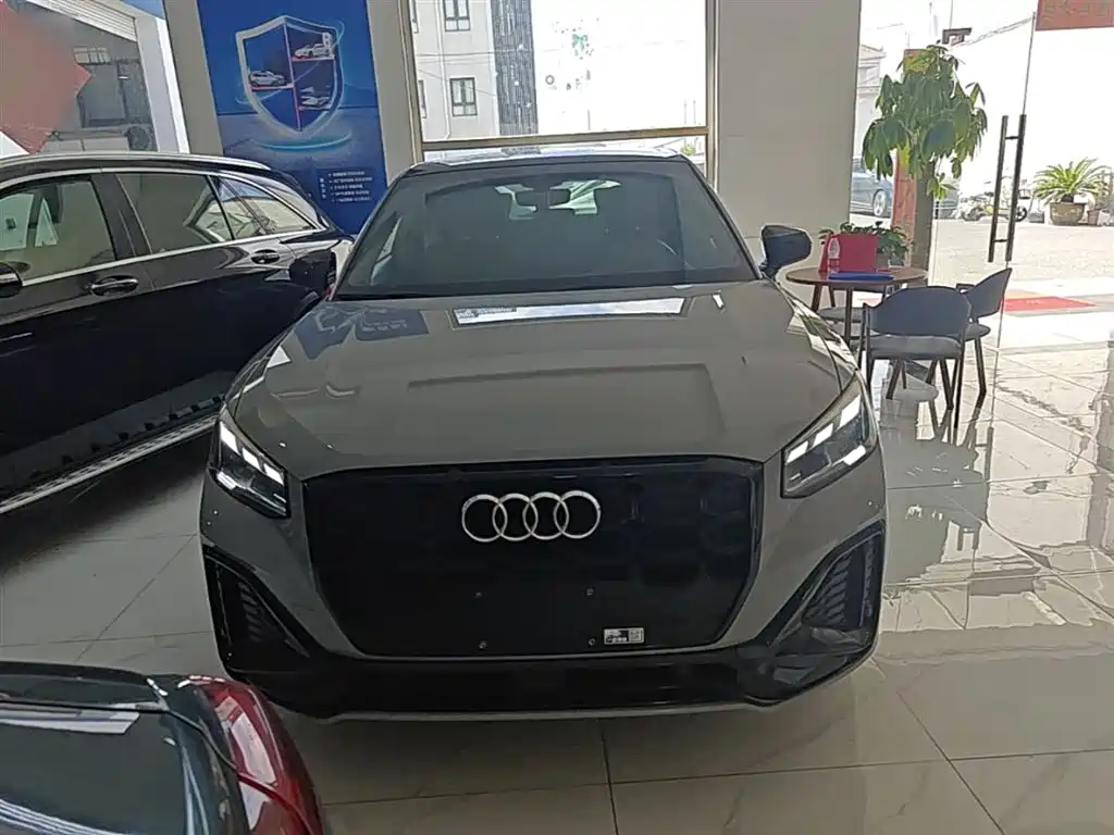 Audi Q2L 2023 — фото 3