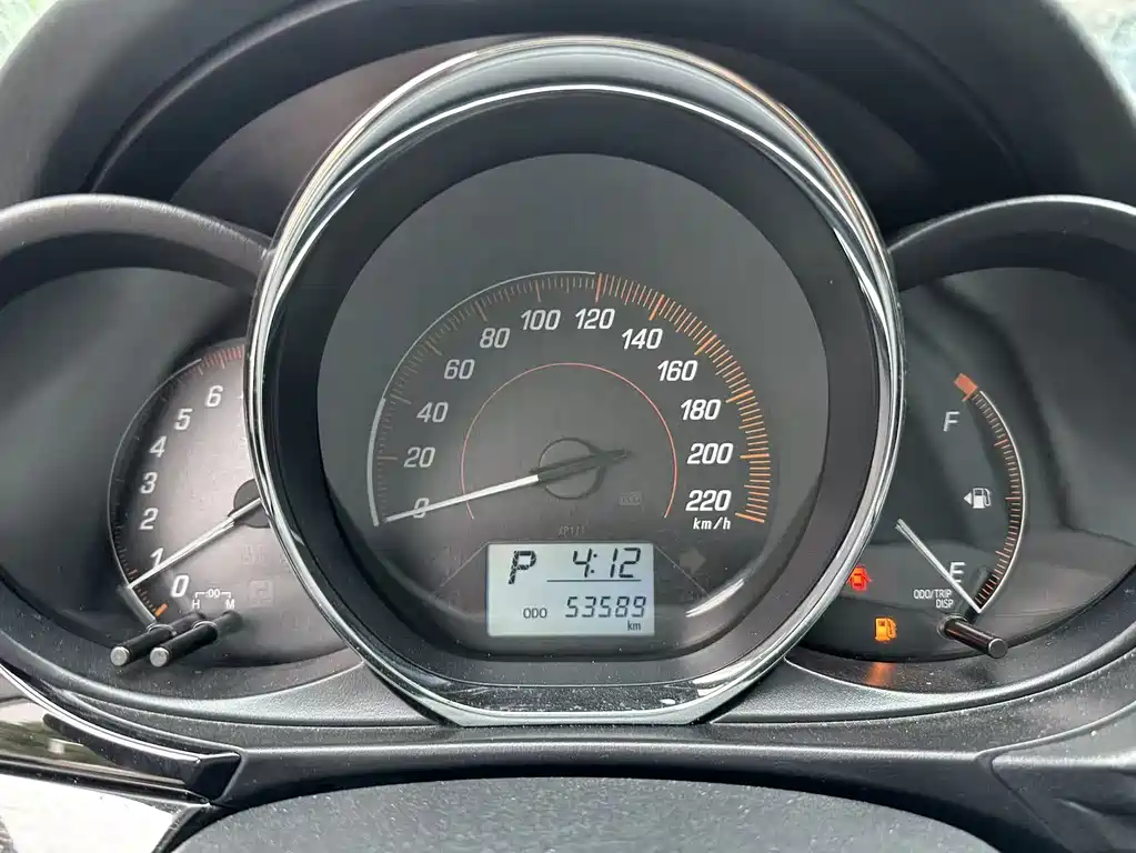 Toyota Yaris L 2019 — фото 10