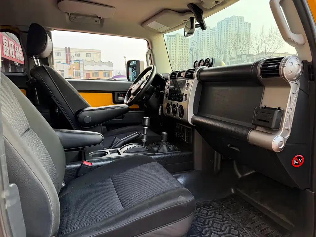 Toyota FJ Cruiser 2017 — фото 13