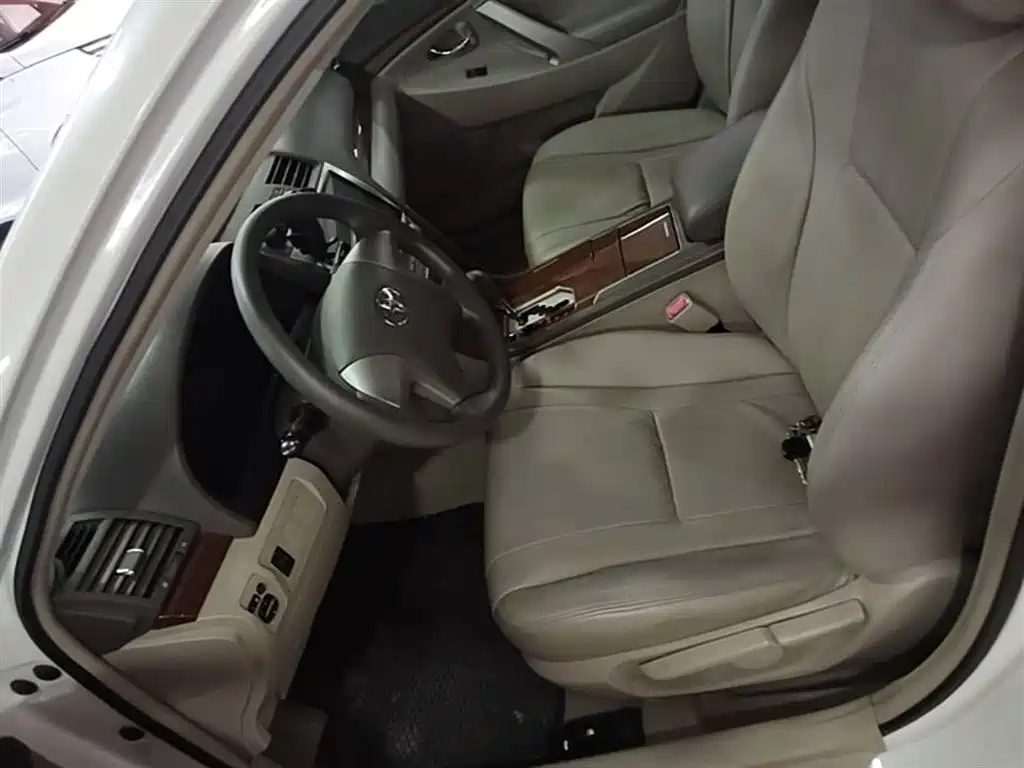 Toyota Camry 2014 — фото 15