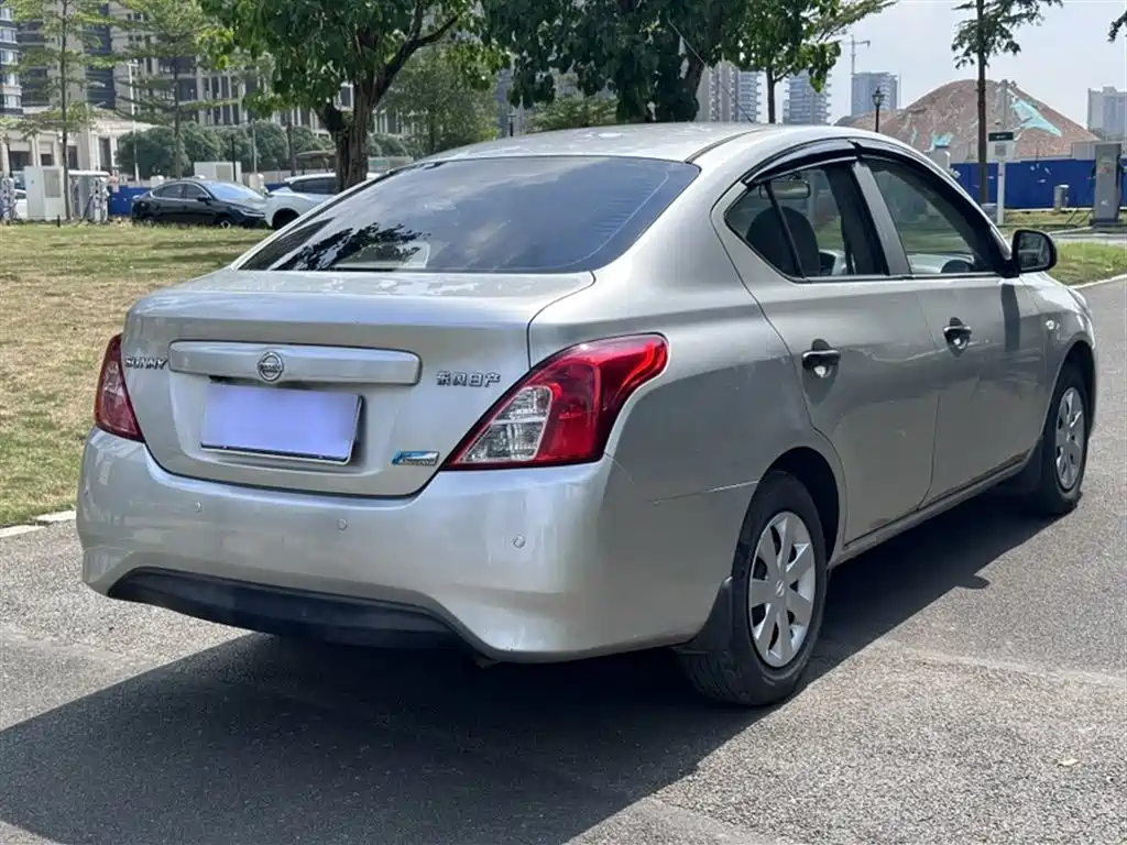 Nissan Sunny 2014 — фото 25