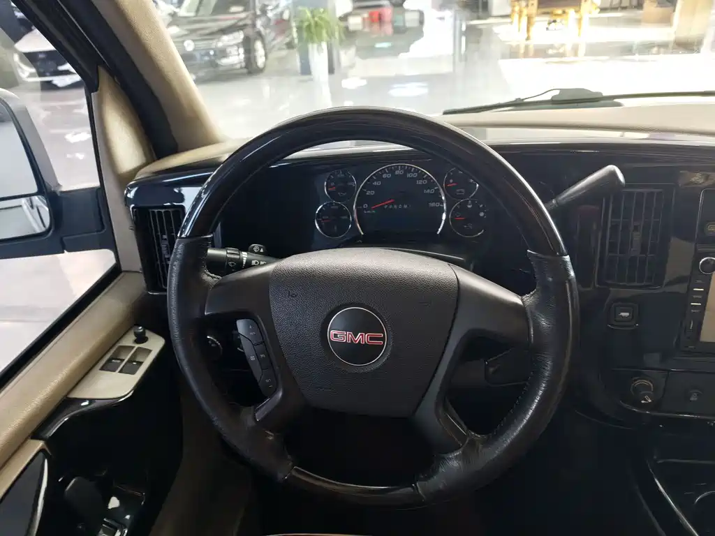 GMC Savana 2015 — фото 16