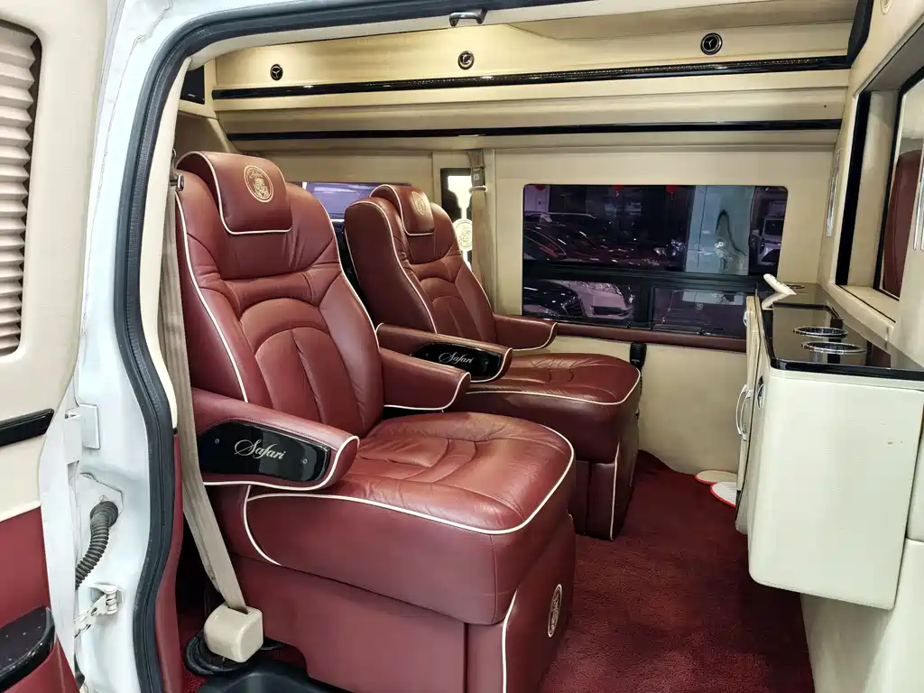 GMC Savana 2015 — фото 11
