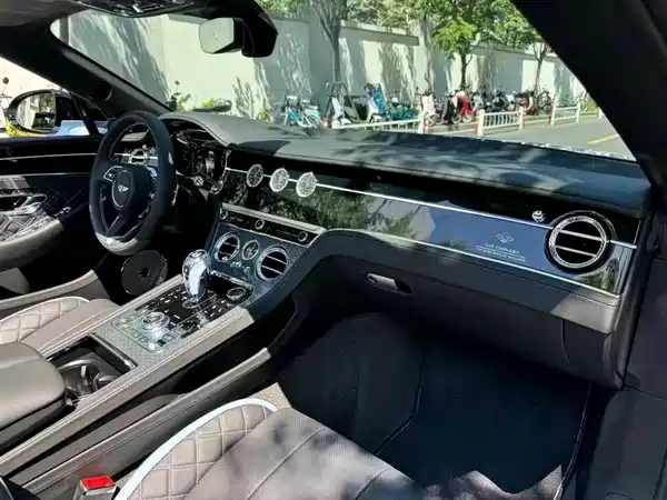 Bentley Continental 2023