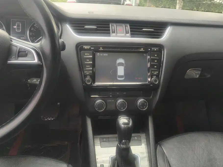 Skoda Octavia 2016 — фото 13