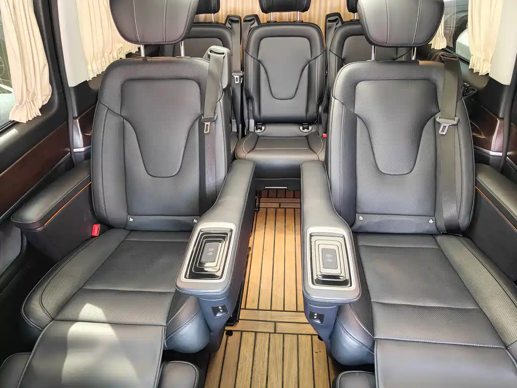 Mercedes-Benz V-Class 2023 — фото 19