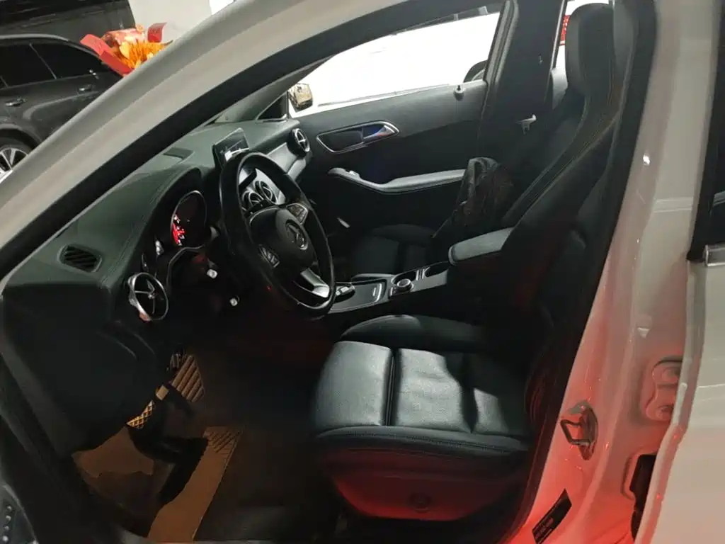 Mercedes-Benz GLA 2018 — фото 15