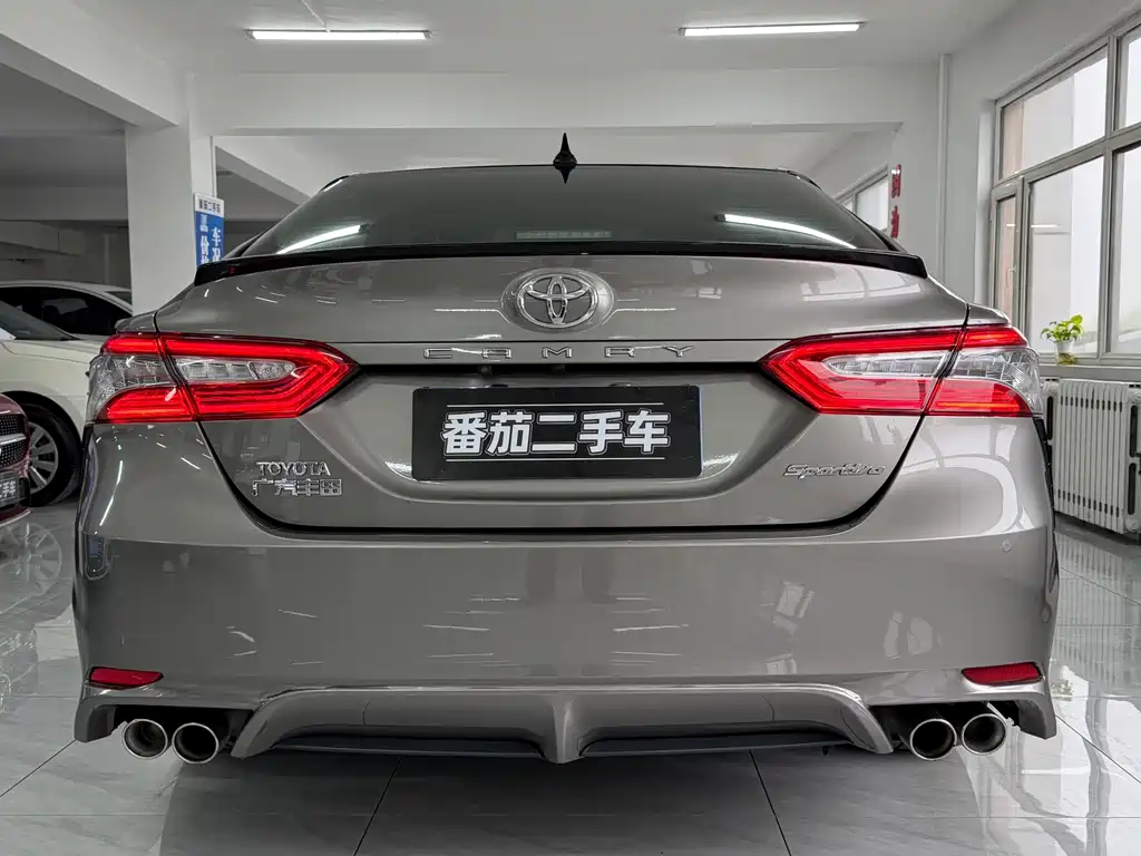 Toyota Camry 2018 — фото 8