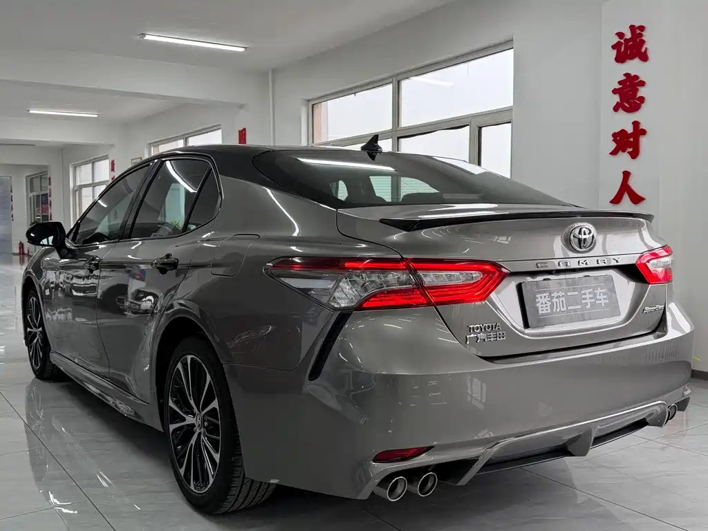 Toyota Camry 2018 — фото 7
