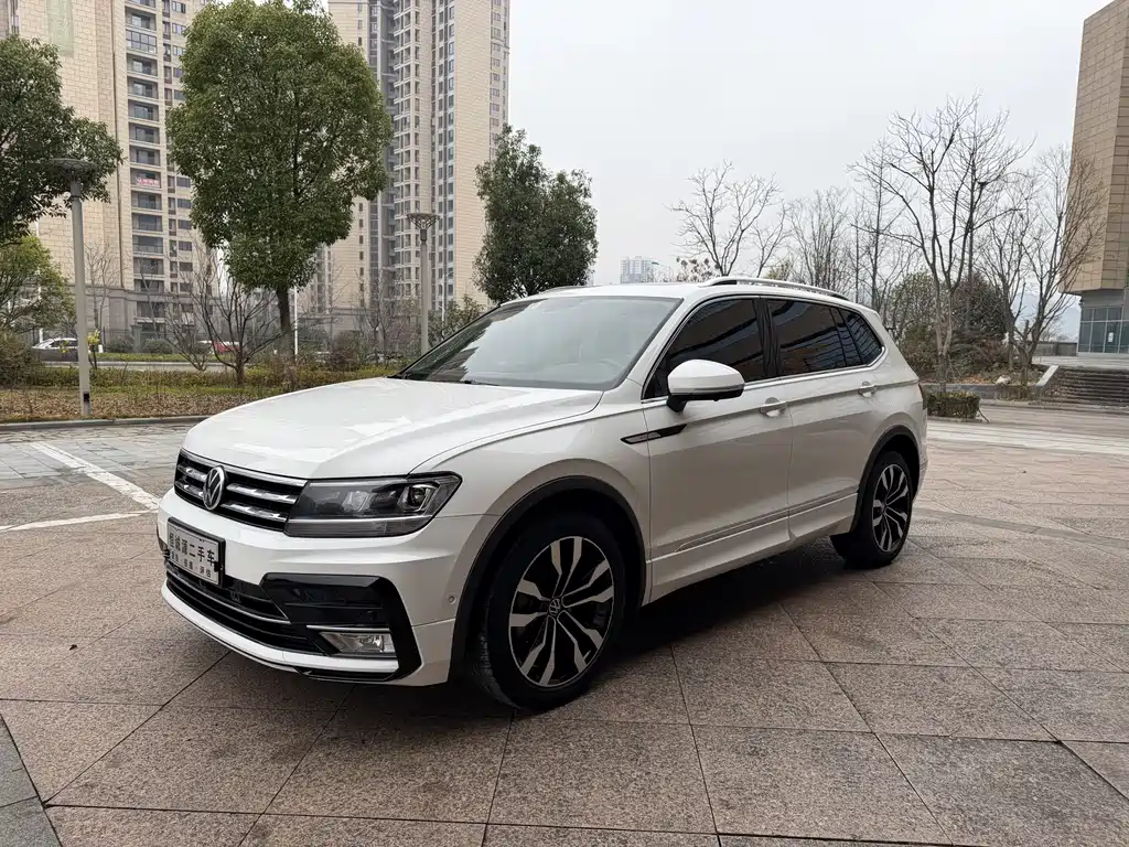 Volkswagen Tiguan L 2021 — фото 1