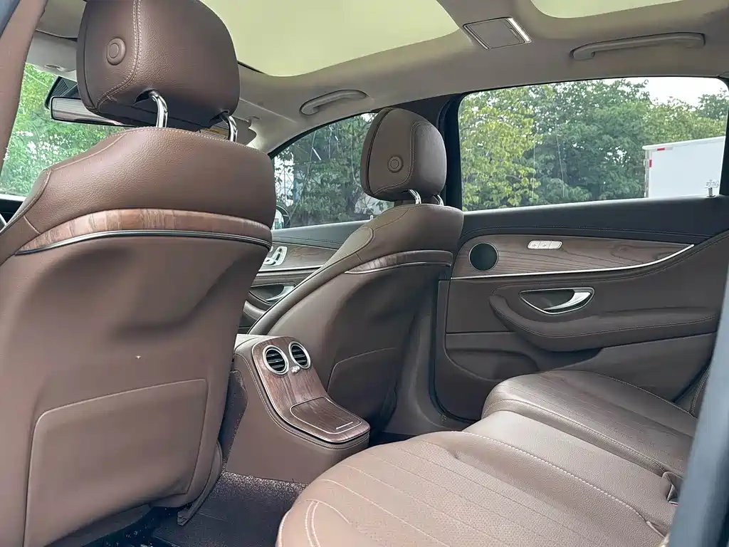 Mercedes-Benz E-Class 2023 — фото 11