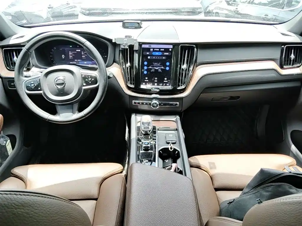 Volvo XC60 PHEV 2021 — фото 10