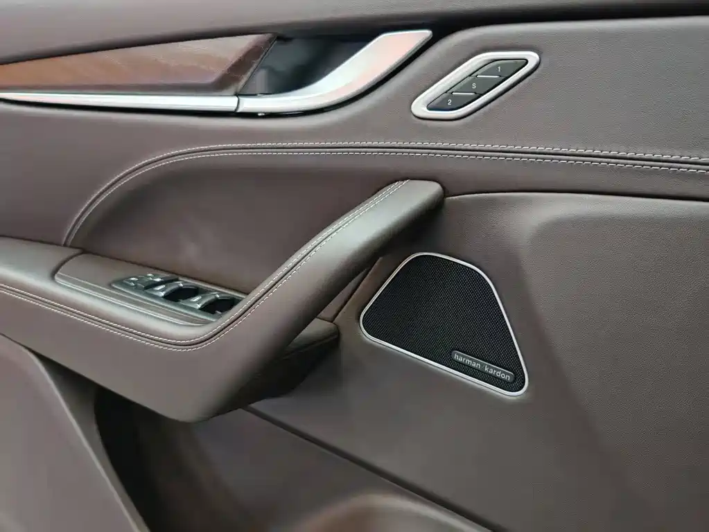 Maserati Levante 2017 — фото 12