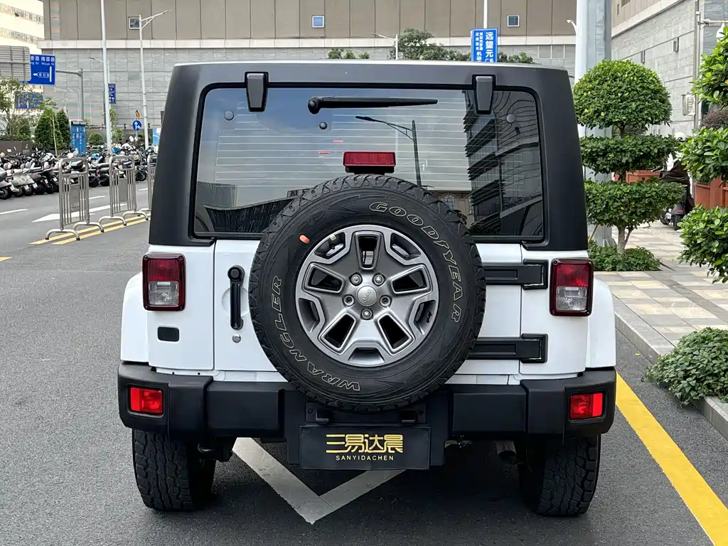 Jeep Wrangler 2016 — фото 17