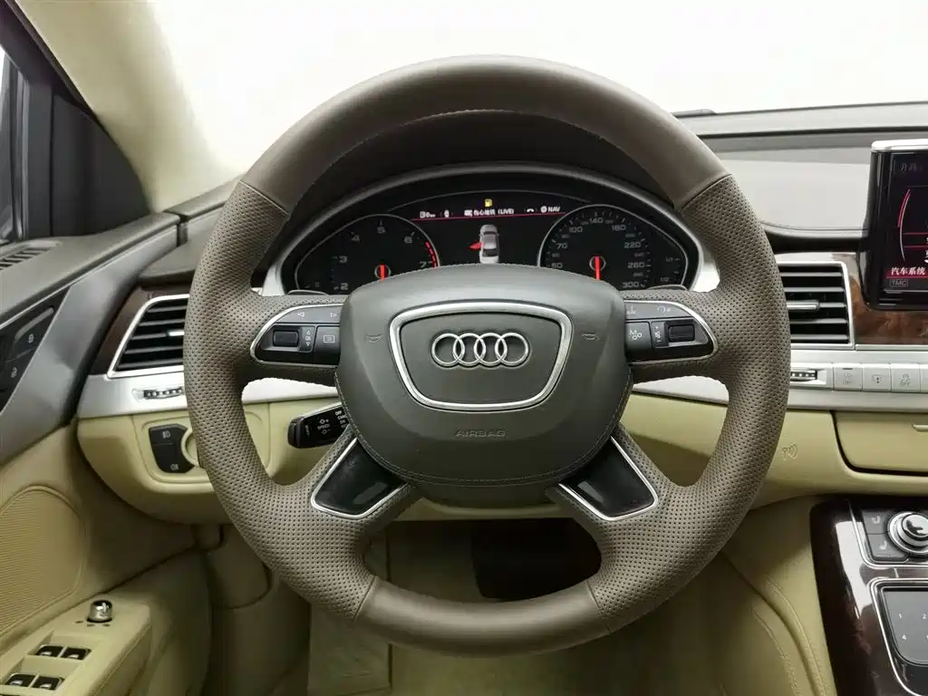 Audi A8 2012 — фото 11