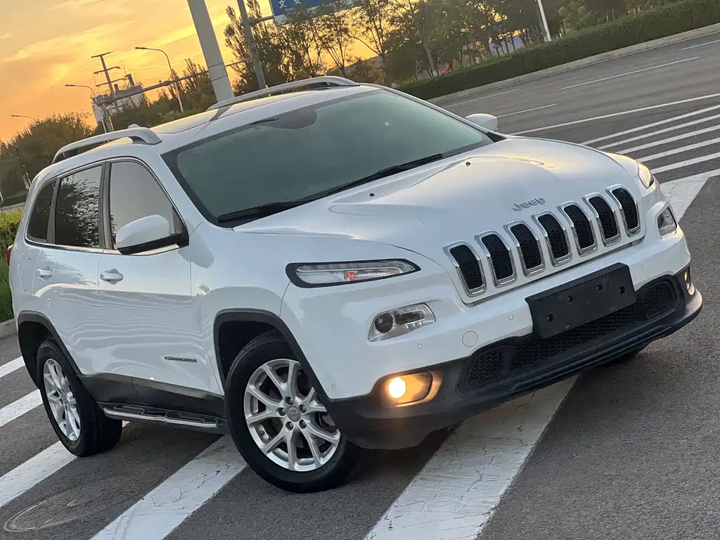 Jeep Cherokee 2016 — фото 17