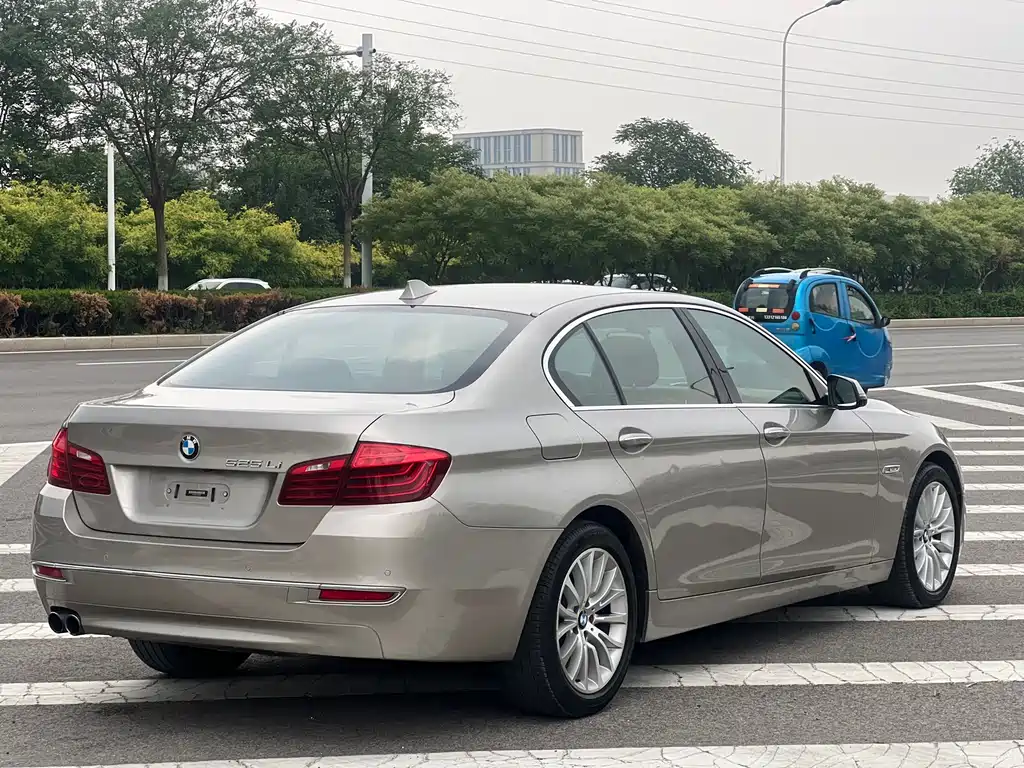 BMW 5 Series 2015 — фото 22