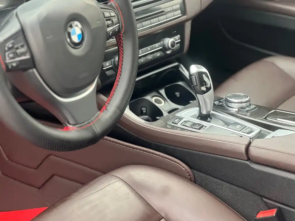 BMW 5 Series 2015 — фото 11