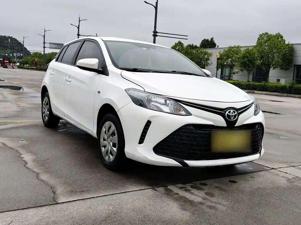 Toyota Yaris L 2020 — фото 25