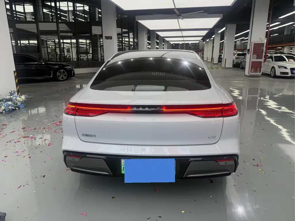 Geely Galaxy E8 2025 — фото 17