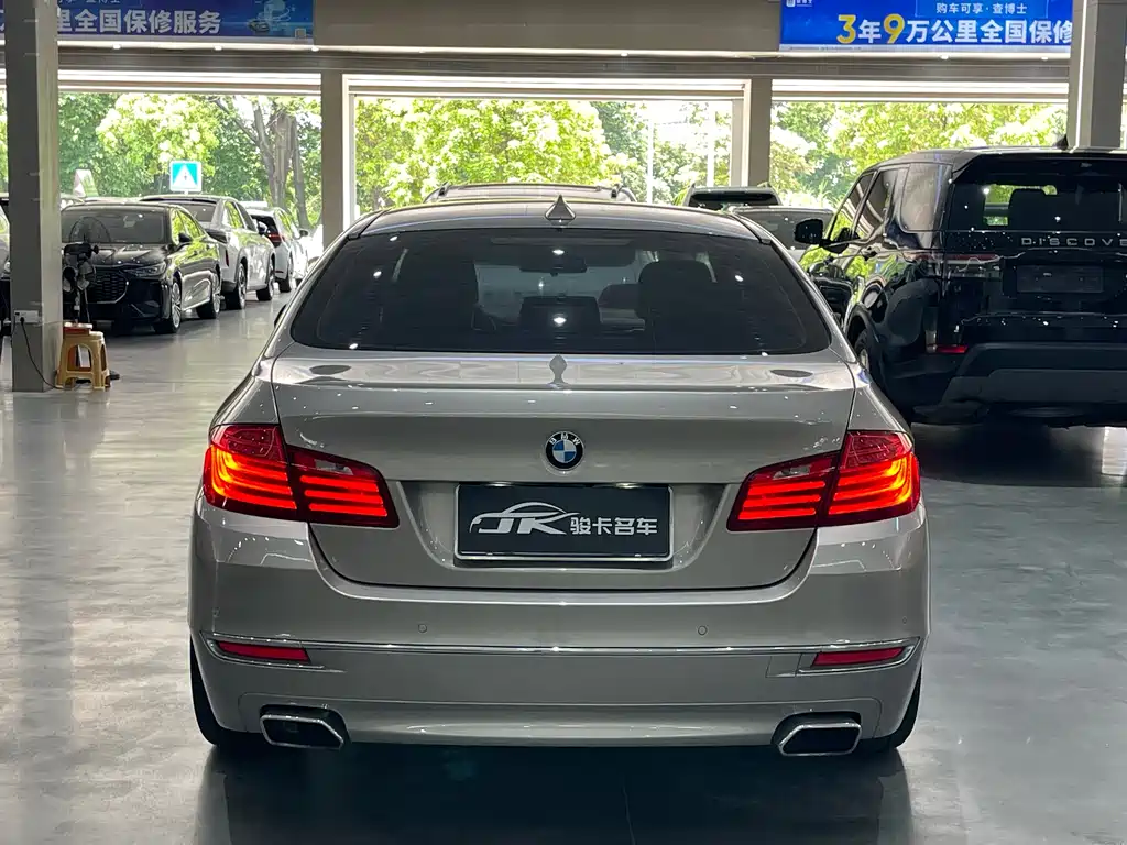 BMW 5 Series 2015 — фото 16
