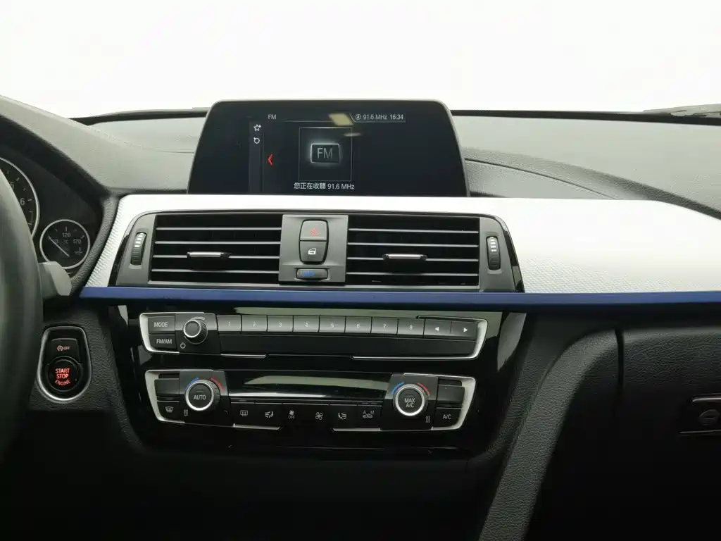 BMW 3 Series 2019 — фото 12