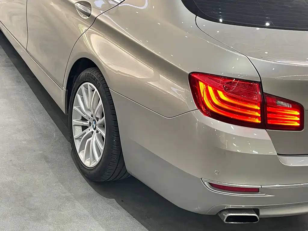BMW 5 Series 2015 — фото 15