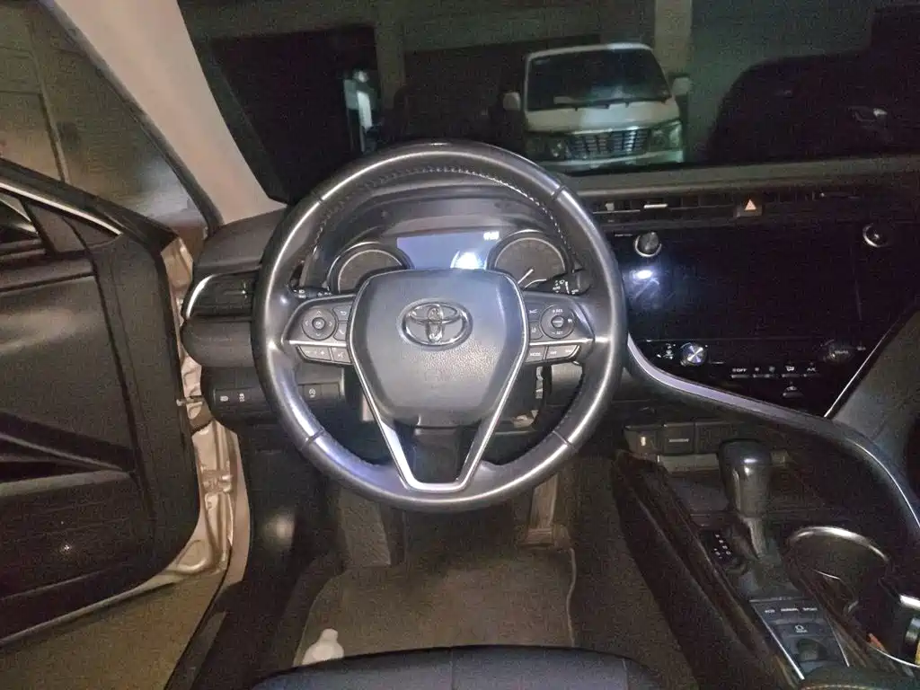 Toyota Camry 2019 — фото 6