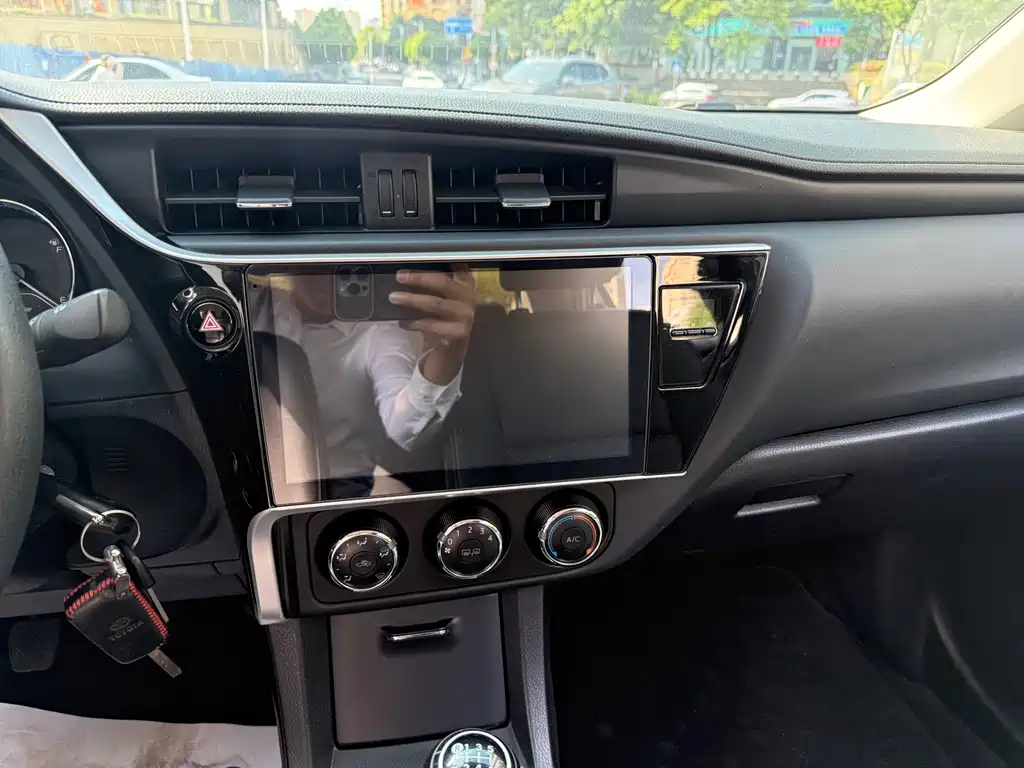 Toyota Corolla 2017 — фото 13