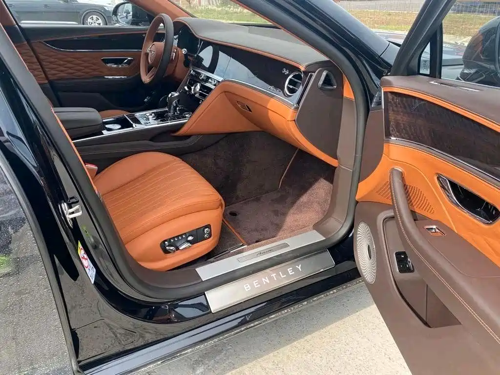 Bentley Flying Spur 2023 — фото 2