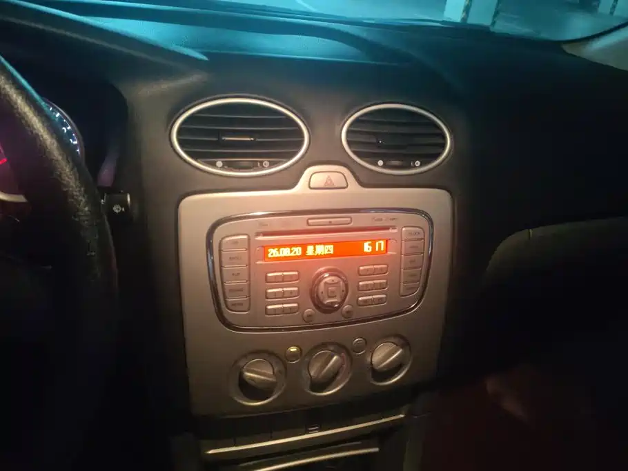 Ford Focus 2015 — фото 13