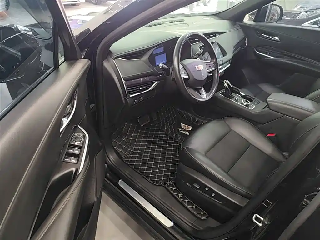 Cadillac XT4 2020 — фото 16