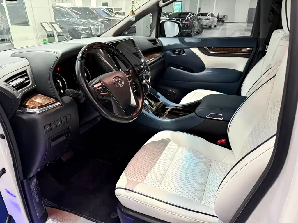Toyota Alphard 2022 — фото 7