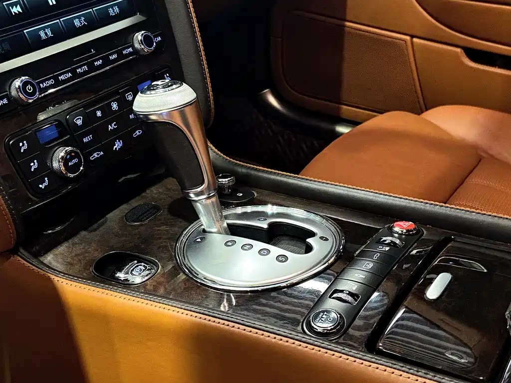 Bentley Flying Spur 2012 — фото 23