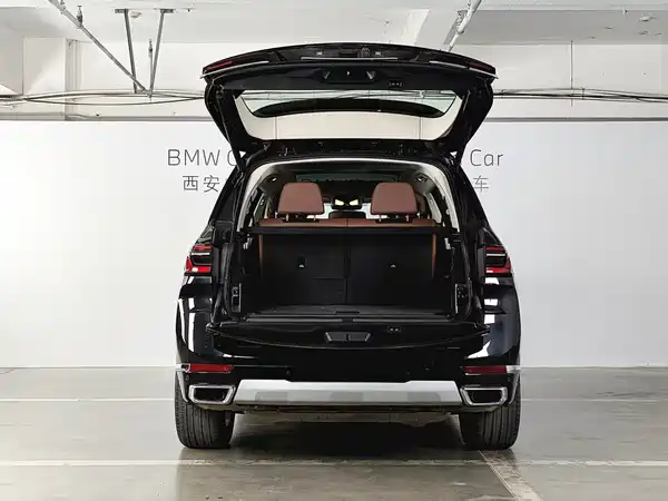 BMW X7 2025