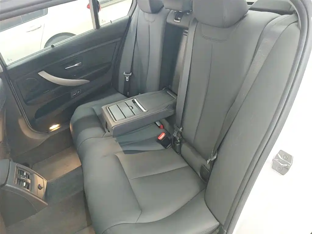BMW 3 Series 2015 — фото 17
