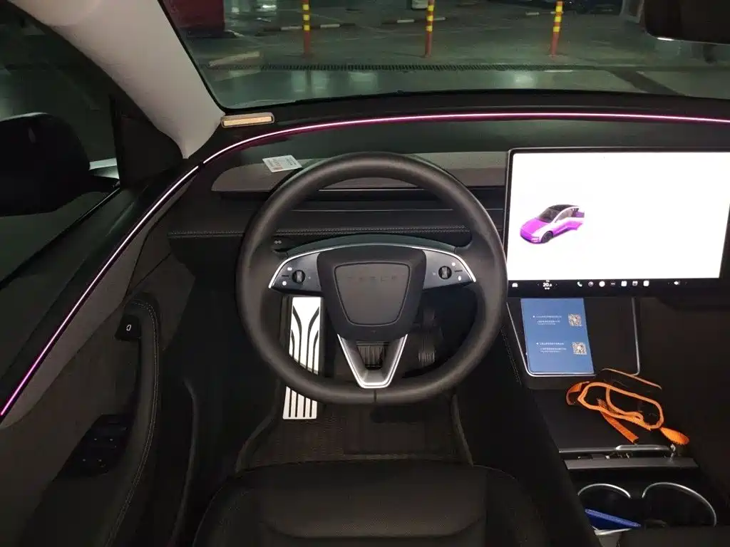 Tesla Model Y 2025